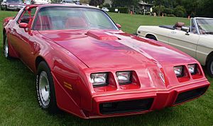 Archivo:Pontiac Firebird (Auto classique VAQ Baie-D'Urfé '13)