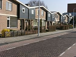 Row of houses; street in Dronten.JPG