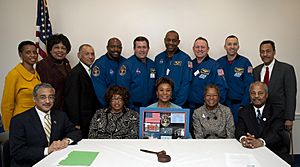 Archivo:STS-129 Crew Meets With Members of Congress