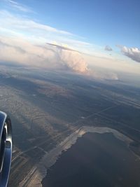 Archivo:Smoke and fire from Fort McMurray wildfire, from plane's view