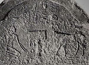 Archivo:Stela Cambyses Apis closeup