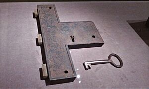 Archivo:Thoreau lock and key