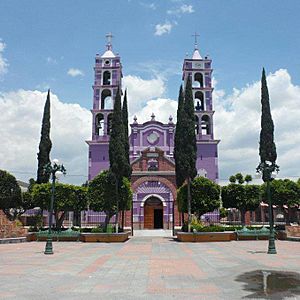 Archivo:Vista frontal de la parroquia de las Maravillas