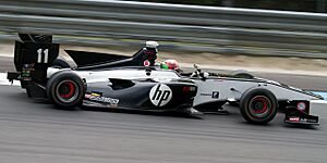 Archivo:Vitantonio Liuzzi 2014 Super Formula Motegi Race