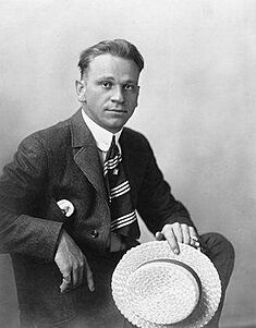 Wallace Beery (circa 1914).jpg