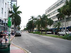 Archivo:Washington Ave and Lincoln Rd