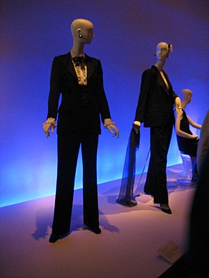 Archivo:Yves St Laurent le smoking at deYoung Museum San Francisco