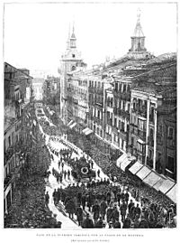Archivo:1893-01-30, La Ilustración Española y Americana, Madrid, entierro de Zorrilla, paso de la fúnebre comitiva por la calle de la Montera, Comba