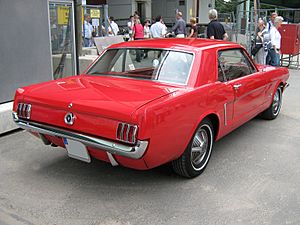 Archivo:1965 Ford Mustang 2D Hardtop Heck