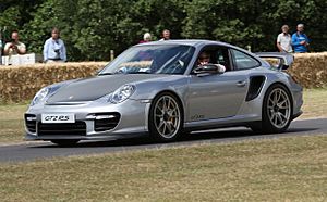 Archivo:2010 silver 997 GT2 RS at Goodwood FoS