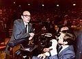 Adolfo Suárez conversa con el vicepresidente segundo de Asuntos Económicos, en el Congreso de los Diputados