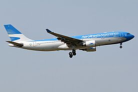 Aerolineas Argentinas, LV-GIF, Airbus A330-202 (51272191963).jpg