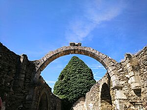 Archivo:Arco antigua iglesia de Cunas