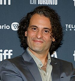 Archivo:Arian Moayed at the 2024 Toronto International Film Festival (cropped)