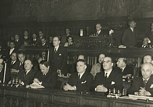 Archivo:Assemblea Costituente De Gasperi Teresa Mattei