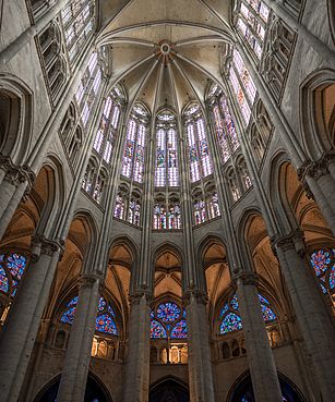 Archivo:Beauvais interior catedral