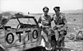 Bundesarchiv Bild 101I-421-2075-24, Nordafrika, Hans-Joachim Marseille neben VW-Kübelwagen