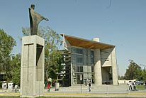 Archivo:Campus San Joaquín de la Pontificia Universidad Católica de Chile (2)