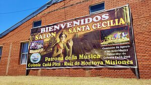 Archivo:Cartel "Bienvenidos a Salón Santa Cecilia, Patrona de la Música" - Colonia Cuña Pirú, Ruiz de Montoya, Provincia de Misiones, Argentina