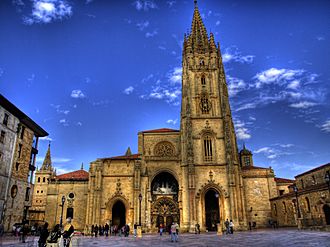 Archivo:Catedral de Oviedo 2010