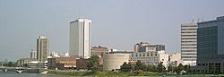 Archivo:Cedar Rapids skyline