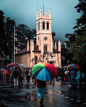 Archivo:Christ Church in Shimla on a rainy day