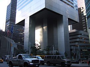 Archivo:Citigroup center from ground
