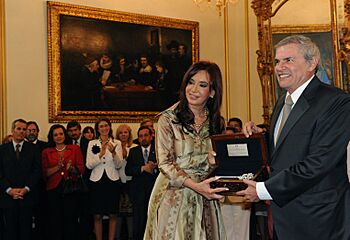 Archivo:Cristina Fernandez y Luis Castañeda Lossio