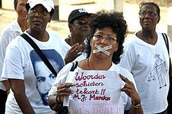 Archivo:December murders amnesty protest in Suriname on April 10, 2012