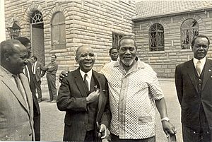 Archivo:Dr Banda of Malawi and Jomo Kenyatta of Kenya