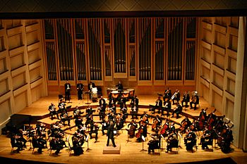 Archivo:Dublin Philharmonic Orchestra performing Tchaikovsky's Symphony No 4 in Charlotte, North Carolina