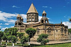 Archivo:Ejmiadzin Cathedral2