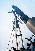 Flag on Saddam Firdos Square Statues face 2003-04-09.jpg