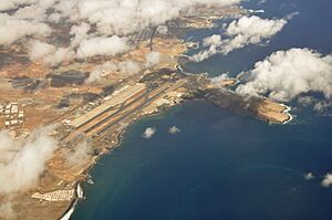 Archivo:Gran Canaria International Airport R01