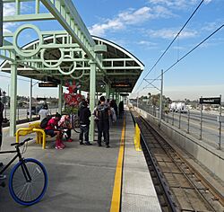 Green line platform at Willowbrook (Los Angeles Metro station).JPG