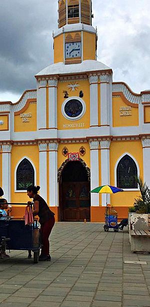 Archivo:Iglesia Cumbe