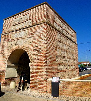 Archivo:Illescas - Arco de Ugena 5