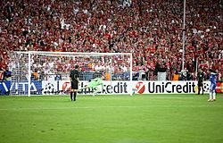 Archivo:Juan Mata Manuel Neuer penalty kick Champions League Final 2012