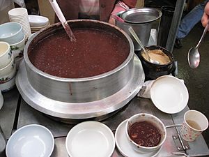 Archivo:Korean red bean porridge-Patjuk-01