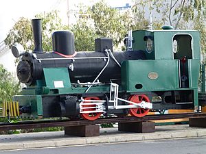 Archivo:Locomotora de vapor HENSCHEL, año 1924, en Santa Cruz de Tenerife
