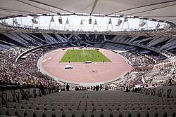 Archivo:London Olympic Stadium Interior - April 2012