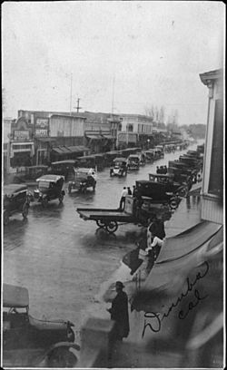 March First parade in Dinuba, 1920 (16501).jpg