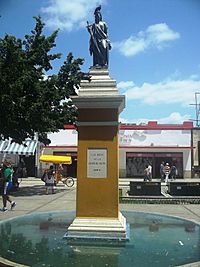 Archivo:Monumento a los Héroes de la Guerra de Castas, Mérida, Yucatán (01)