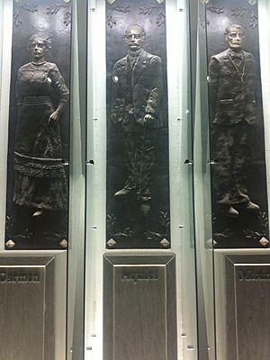 Archivo:Monumento a los Hermanos Serdán en su casa, Puebla