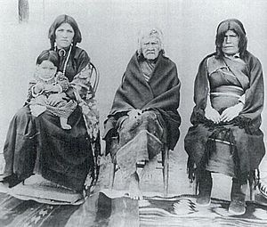 Archivo:Nampeyo and Family, 1901, Adam Clark Vroman