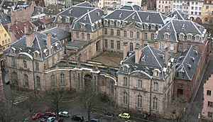 Archivo:Palais Rohan, Strasbourg, seen from above (adjusted)