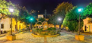 Archivo:Plaza San Isidro, Algeciras, Cádiz, España, 2015-12-09, DD 09-11 HDR