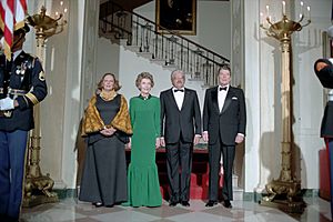 Archivo:President Ronald Reagan and Nancy Reagan with León Febres Cordero and María Eugenia Cordovez