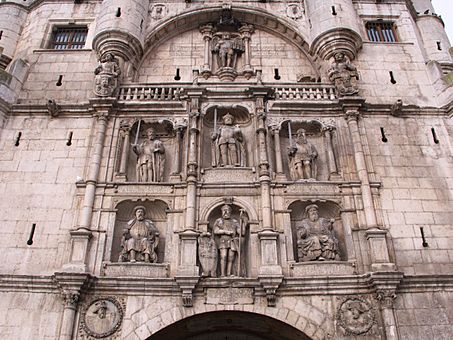 Archivo:Puerta de Santa María, Burgos. Fachada principal