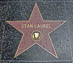 Archivo:Stella Stan Laurel - Hollywood Walk of Fame - Agosto 2011